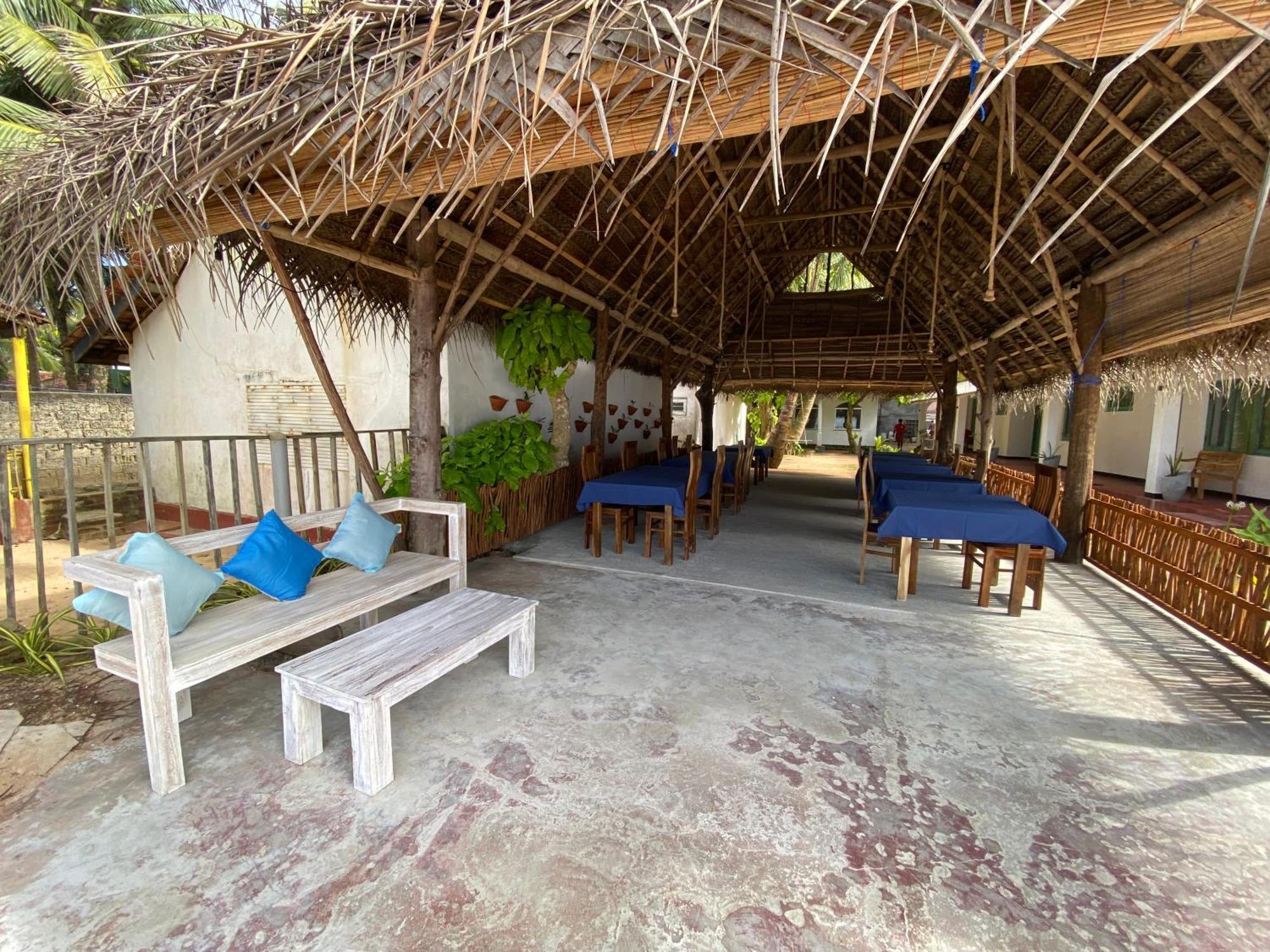Sapphire Blue Hotel Hikkaduwa Exterior foto
