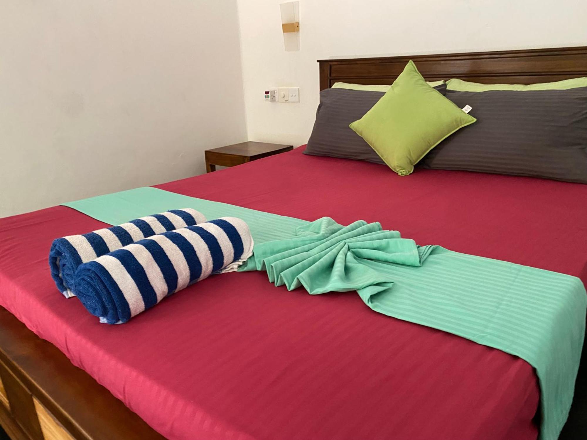 Sapphire Blue Hotel Hikkaduwa Exterior foto